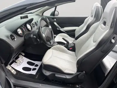 Peugeot 308 CC 1.6 Turbo R.Garros — Cabriolet élégant, motorisation sportive 200 ch — Detail