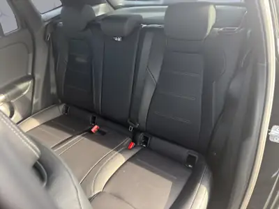 Mercedes-Benz GLA 250 4Matic — SUV compact hybride, 20 km seulement — Miniature 10