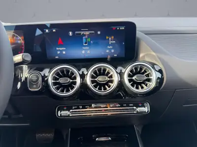 Mercedes-Benz GLA 250 4Matic — SUV compact hybride, 20 km seulement — Miniature 14