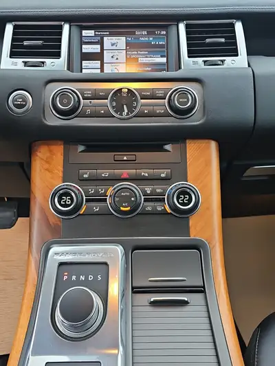 Range Rover Sport 3.0 TDV6 HSE — SUV premium diesel, entretien à jour et sans sinistre — Thumbnail 16