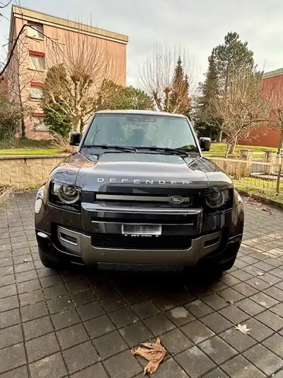 Land Rover Defender 110 — 3.0 D I6 250 ch, 4x4 premium affûté, kilométrage modéré — vista esterna