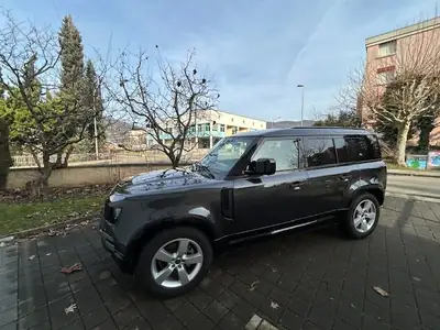 Land Rover Defender 110 — 3.0 D I6 250 ch, 4x4 premium affûté, kilométrage modéré — fianco