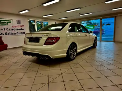 Mercedes-Benz C 63 AMG Avantgarde — Performance 457 ch, Speedshift MCT, faible kilométrage — Heckansicht