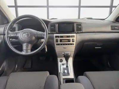 Toyota Corolla 1.6 Linea Sol — Berline fiable entretenue, boîte auto — Thumbnail 8