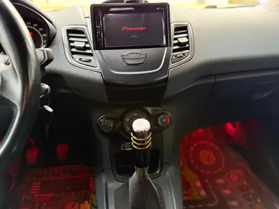 Ford Fiesta 1.6 Titanium — Citadine fiable et économique, sans accident — Miniature 13