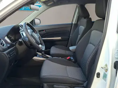 Suzuki Vitara 1.4 T Sakura Hybrid 4x4 — SUV compact hybride, 20 km seulement — Detail