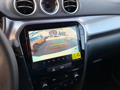Suzuki Vitara 1.4 T Sakura Hybrid 4x4 — SUV compact hybride, 20 km seulement — Miniatur 9