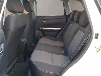 Suzuki Vitara 1.4 T Sakura Hybrid 4x4 — SUV compact hybride, 20 km seulement — Miniatur 12
