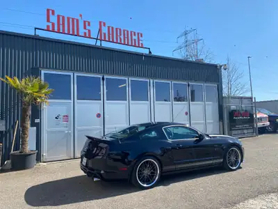 Ford Mustang GT Coupe California Special — Muscle car légendaire, 417 ch et boîte manuelle — fianco