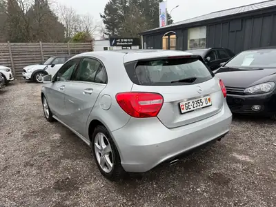Mercedes-Benz Classe A 180 Urban — Citadine premium affichée, entretien à jour — arrière