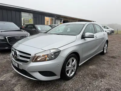 Mercedes-Benz Classe A 180 Urban — Citadine premium affichée, entretien à jour — vue extérieure