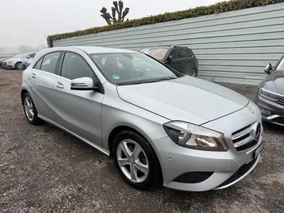 Mercedes-Benz Classe A 180 Urban — Citadine premium affichée, entretien à jour — côté