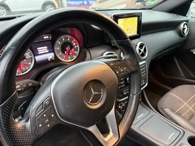 Mercedes-Benz Classe A 180 Urban — Citadine premium affichée, entretien à jour — Miniature 11