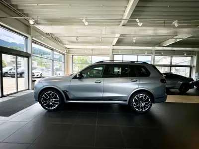 BMW X7 M60i xDrive 48V — SUV 7 places haute performance, 31'683 km seulement — Armaturenbrett