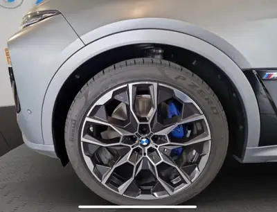BMW X7 M60i xDrive 48V — SUV 7 places haute performance, 31'683 km seulement — Miniatur 7