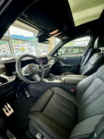 BMW X7 M60i xDrive 48V — SUV 7 places haute performance, 31'683 km seulement — Miniatur 9