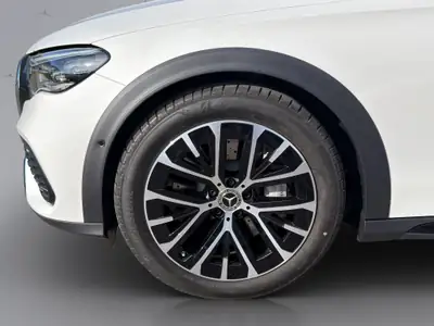 Mercedes-Benz E 450 All-Terrain Avantgarde — Break hybride 4matic, 20 km seulement — Miniature 21