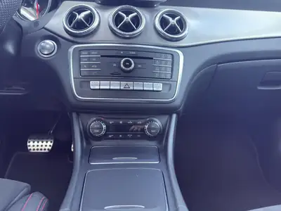 Mercedes-Benz CLA 250 4Matic — Berline sportive, très peu kilométrée, entretien complet — Miniature 12