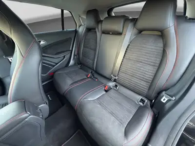 Mercedes-Benz CLA 250 4Matic — Berline sportive, très peu kilométrée, entretien complet — Miniature 10