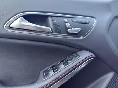 Mercedes-Benz CLA 250 4Matic — Berline sportive, très peu kilométrée, entretien complet — Miniature 17