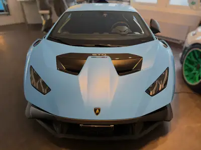 Lamborghini Huracán Coupé 5.2 STO — 639 ch de performance pure, très faible kilométrage — side view