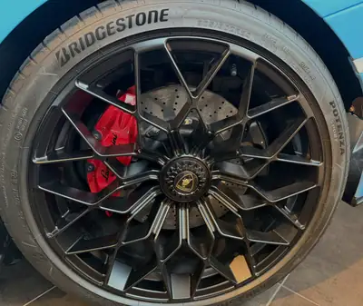 Lamborghini Huracán Coupé 5.2 STO — 639 ch de performance pure, très faible kilométrage — dashboard