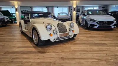 Morgan Plus Six 3.0 Automatik — Roadster sportif anglais, 340 ch et design rétrofuturiste — dashboard