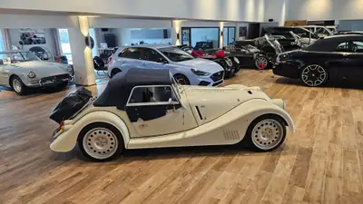 Morgan Plus Six 3.0 Automatik — Roadster sportif anglais, 340 ch et design rétrofuturiste — Thumbnail 8
