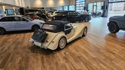 Morgan Plus Six 3.0 Automatik — Roadster sportif anglais, 340 ch et design rétrofuturiste — Thumbnail 10