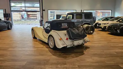 Morgan Plus Six 3.0 Automatik — Roadster sportif anglais, 340 ch et design rétrofuturiste — Thumbnail 13