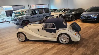 Morgan Plus Six 3.0 Automatik — Roadster sportif anglais, 340 ch et design rétrofuturiste — Thumbnail 16