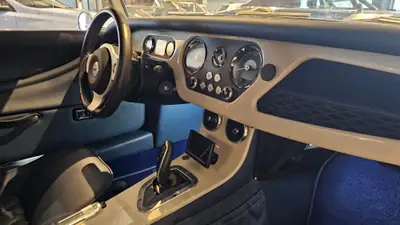 Morgan Plus Six 3.0 Automatik — Roadster sportif anglais, 340 ch et design rétrofuturiste — Thumbnail 24