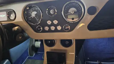 Morgan Plus Six 3.0 Automatik — Roadster sportif anglais, 340 ch et design rétrofuturiste — Thumbnail 26