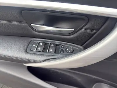 BMW 320d xDrive Touring — Break diesel performant, 4x4 intégral, entretien à jour — Thumbnail 11