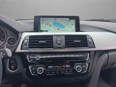 BMW 320d xDrive Touring — Break diesel performant, 4x4 intégral, entretien à jour — Thumbnail 12