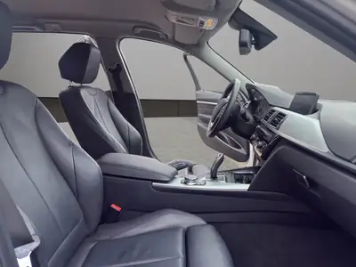 BMW 320d xDrive Touring — Break diesel performant, 4x4 intégral, entretien à jour — Thumbnail 17
