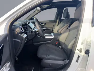 Mercedes-Benz GLC 220 d AMG Line 4MATIC — SUV diesel hybride, technologie de pointe — Miniature 10