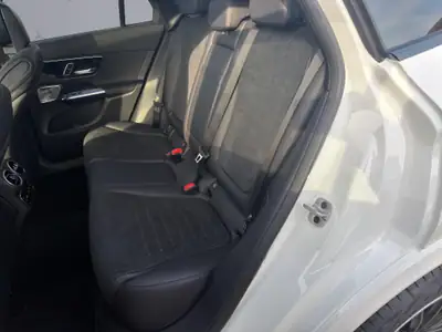 Mercedes-Benz GLC 220 d AMG Line 4MATIC — SUV diesel hybride, technologie de pointe — Miniature 11