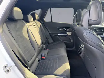 Mercedes-Benz GLC 220 d AMG Line 4MATIC — SUV diesel hybride, technologie de pointe — Miniature 17