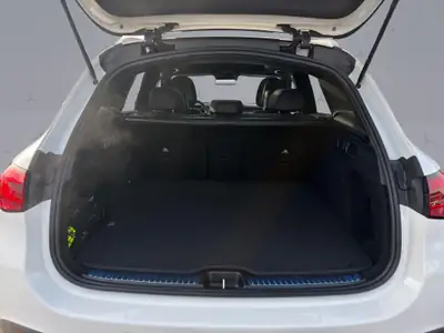 Mercedes-Benz GLC 220 d AMG Line 4MATIC — SUV diesel hybride, technologie de pointe — Miniature 18