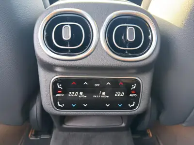 Mercedes-Benz GLC 220 d AMG Line 4MATIC — SUV diesel hybride, technologie de pointe — Miniature 19