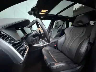 BMW X5 xDrive 48V 40i M Sport — SUV premium hybride léger, finitions carbone — détail