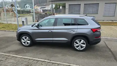 Skoda Kodiaq 2.0 TDI 200 PS 4×4 — SUV robuste, garantie constructeur jusqu'en 2028 — vista esterna