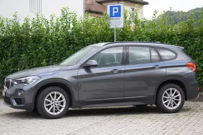 BMW X1 xDrive 18d xLine — Diesel économique, entretien à neuf, affaire exceptionnelle — rear view
