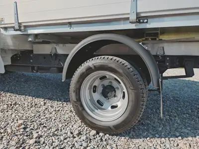 IVECO Daily 35C16A8 — Benne 3 côtés, double cabine 7 places, diesel performant — vista posteriore