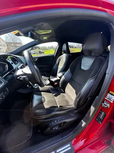 Volvo V40 Sport 200 — Berline dynamique 200 ch, sans sinistre — detail