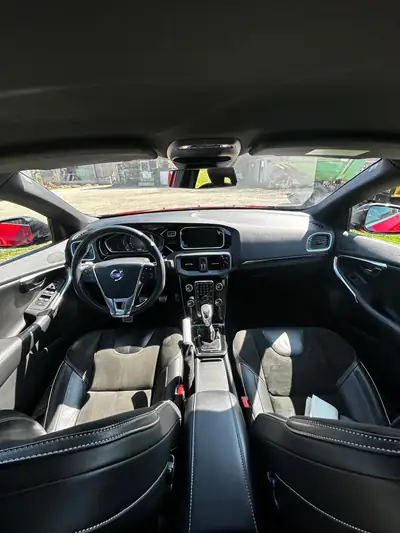 Volvo V40 Sport 200 — Berline dynamique 200 ch, sans sinistre — interior