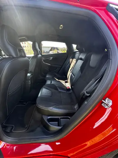 Volvo V40 Sport 200 — Berline dynamique 200 ch, sans sinistre — dashboard