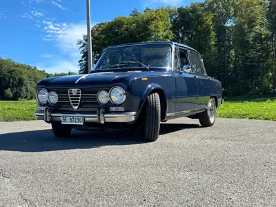 Alfa Romeo Giulia Super 1600 — Classique italienne de 1971, 105 ch authentiques — vista esterna