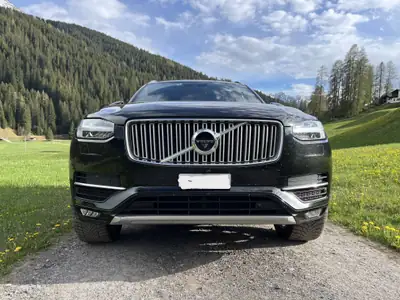 Volvo XC90 D5 AWD — SUV 7 places premium, moteur diesel performant — tableau de bord